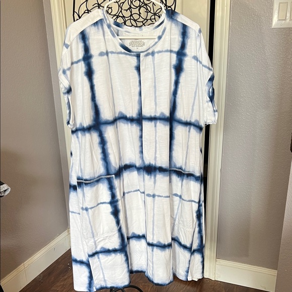 Westbound Dresses & Skirts - Westbound White and Navy Blue Shibori Tie-Dye tee shirt sleeveless Shift Dress